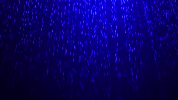 Gotas de lluvia en el escenario en cámara lenta. Rendimiento, espectáculo y concepto de producción — Vídeo de stock