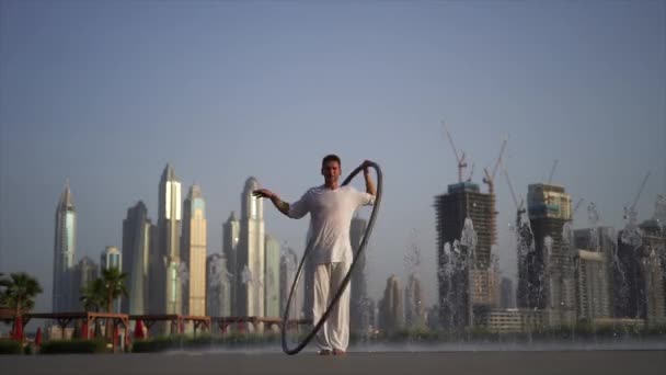 Cyr Wheel Artist Wearing White Arabic Clothing Cloth Dubai Cityscape — ストック動画