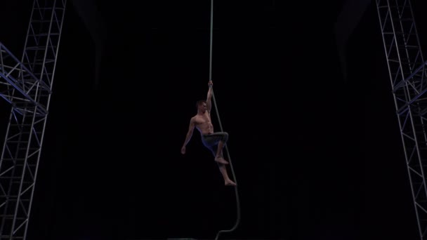 Muscular Fit Circus Artist Perform Aerial Rope High Altitude High — Wideo stockowe