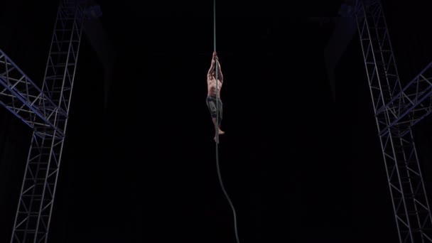 Muscular Fit Circus Artist Perform Aerial Rope High Altitude High — Vídeo de Stock