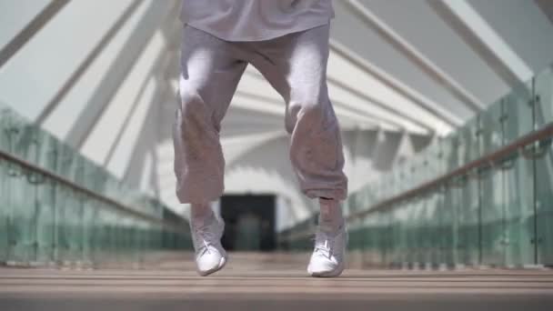 Close Legs Female Dancer Modern Urban Bridge — 비디오