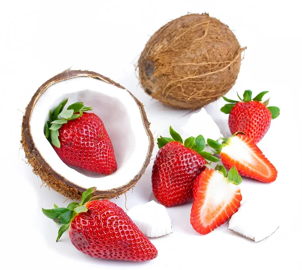 Aardbeien en kokos — Stockfoto