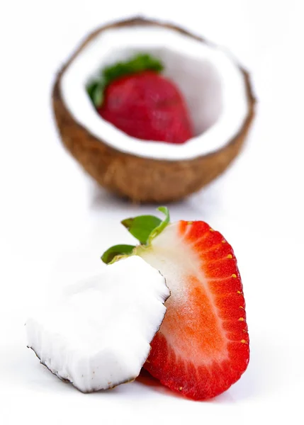 Fragole e cocco — Foto Stock