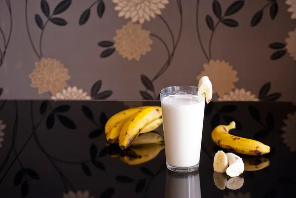 Banana smoothie — Stock Photo, Image