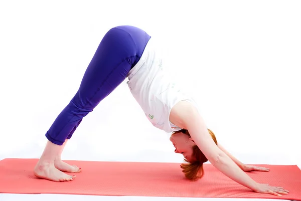 Mellersta åldern kvinna träning yoga — Stockfoto