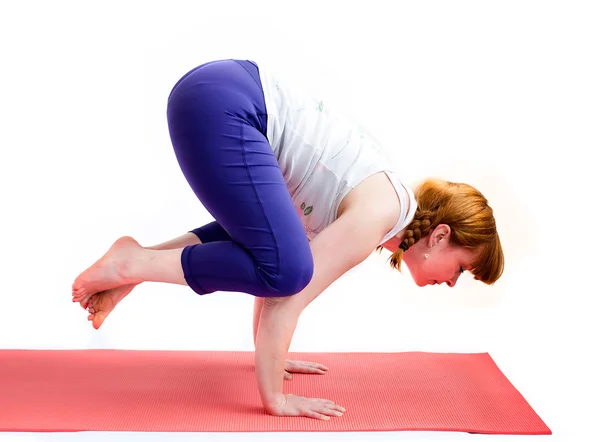 Žena středního věku cvičení jóga — Stock fotografie