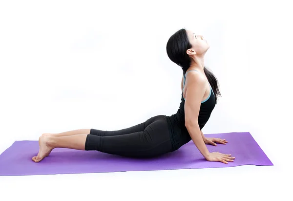 Hermosa chica practicando yoga — Foto de Stock