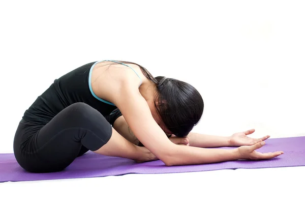 Mooi meisje praktiserende yoga — Stockfoto