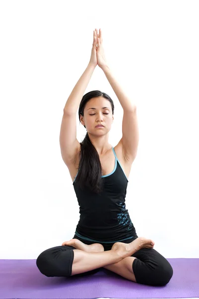 Hermosa chica practicando yoga — Foto de Stock