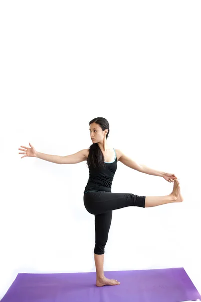 Hermosa chica practicando yoga — Foto de Stock