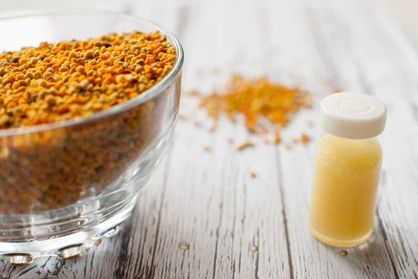 Bee pollen — Stock Photo, Image