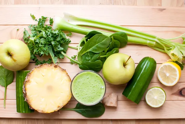 Succo di disintossicazione verde sano — Foto Stock