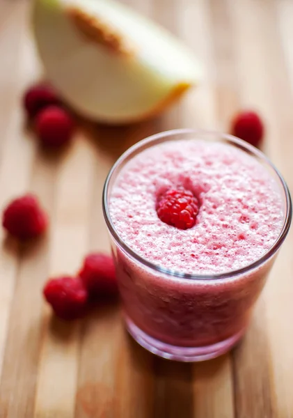 Sehat raspberry dan jus melon — Stok Foto