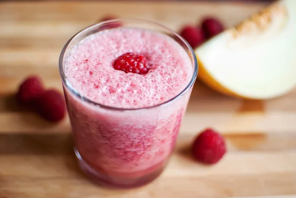 Sehat raspberry dan jus melon — Stok Foto