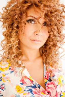 Çekici Genç Kadın