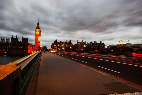 Big ben och Westminsterpalatset i skymningen — Stockfoto