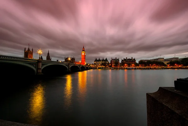 Big Ben et les Chambres du Parlement au crépuscule — Photo
