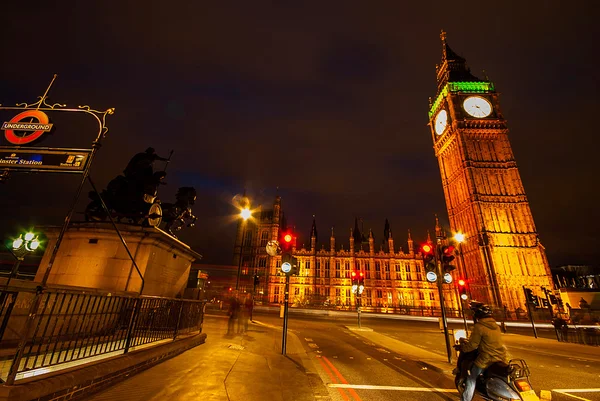 Big ben och Westminsterpalatset i skymningen — Stockfoto