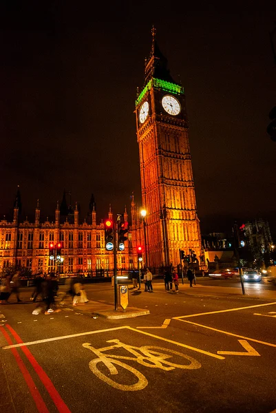 Big Ben'e ve Parlamento alacakaranlıkta evleri — Stok fotoğraf