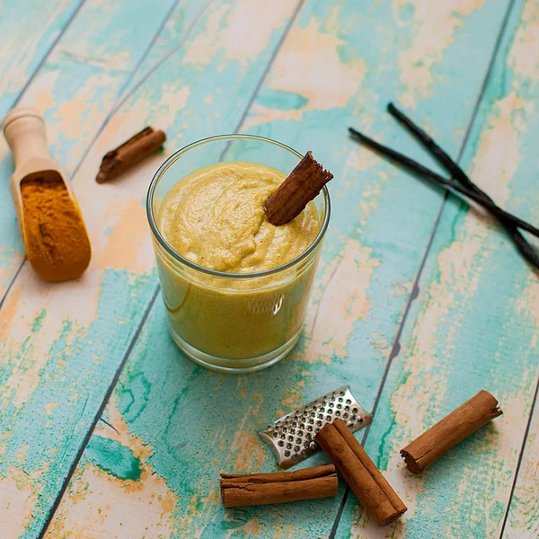 Turmeric smoothie — Stock Photo, Image