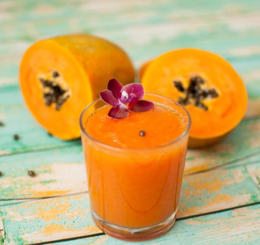 Papaya güler yüzlü