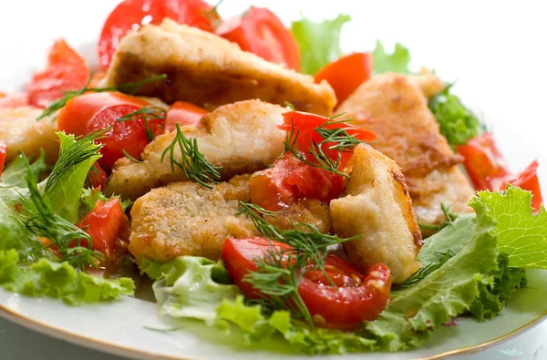 Filé de peixe saudável saboroso com legumes — Fotografia de Stock