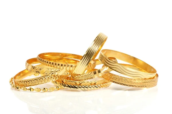 Goldene Armbänder — Stockfoto