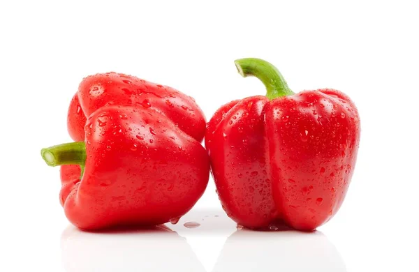 Κόκκινες πιπεριές πάπρικα απομονωμένες σε λευκό φόντο — Φωτογραφία Αρχείου