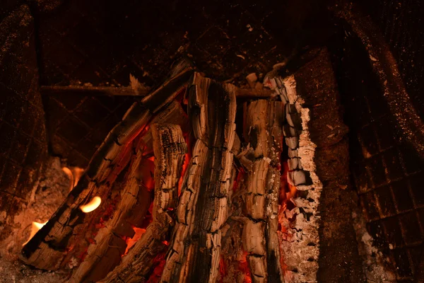smolderingin şömine günlükleri