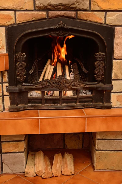 Burning Logs in fireplace — Stock Photo, Image