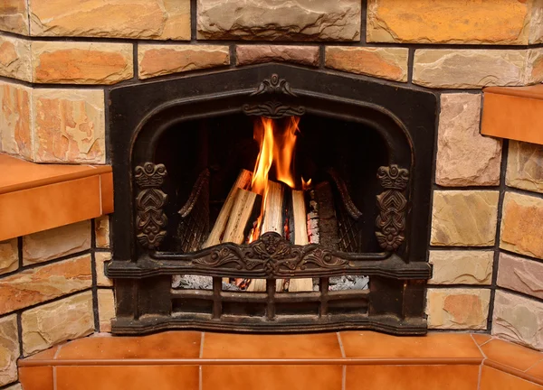 Odunları Şöminede Yandırma