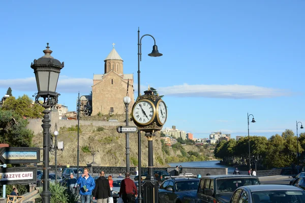 Meryem Ana metekhi kilise taşın altına kura Nehri Tiflis, Gürcistan — Stok fotoğraf