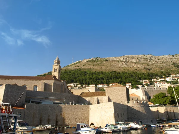 Porto velho na parte oriental da Cidade Velha de Dubrovnik — Fotografia de Stock