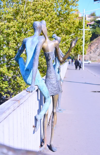 Figuras de bronze na Ponte Baratashvili Tbilisi, Geórgia — Fotografia de Stock