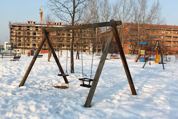Verschneiter Spielplatz — Stockfoto