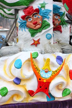 Karnaval yüzen