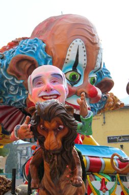 Karnaval yüzen
