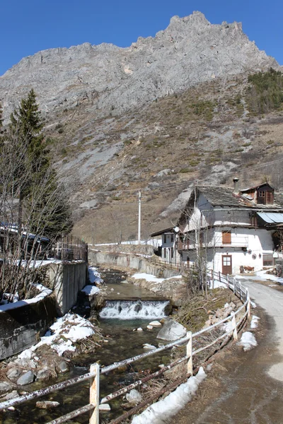 Villaggio di montagna — Foto Stock