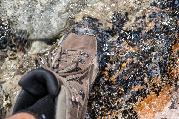 Botas de caminhada impermeáveis — Fotografia de Stock