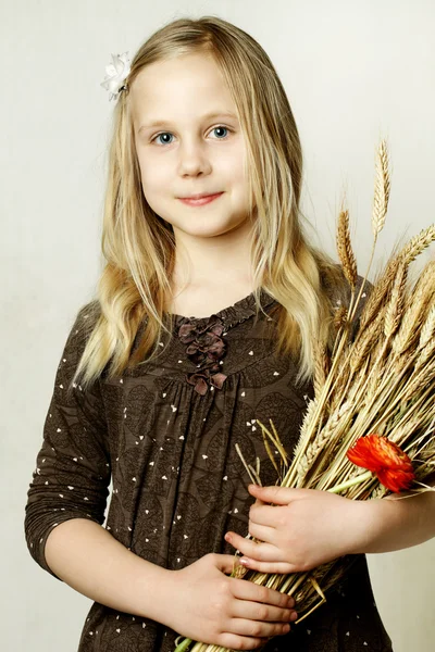 Cheerful little girl - hello, autumn! — Stock Photo, Image