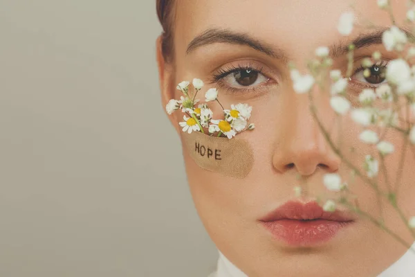 Visage Féminin Avec Fleurs Inscription Hope Portrait Rapproché — Photo