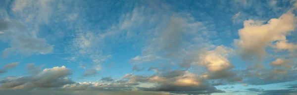 Σύννεφα Μπλε Φόντο Του Ουρανού Ουρανό Σύννεφα Πανόραμα — Φωτογραφία Αρχείου
