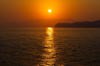 Yaz gökyüzü arka plan günbatımı üzerinde