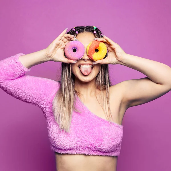 Portrait Happy Nice Young Woman Fashion Model Holding Tasty Donuts — Stock Photo, Image