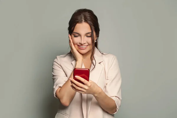 Adorable Happy Female Model Checking Her News Feed Messaging Social — Stockfoto