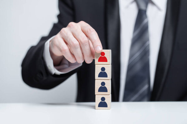 Лидерство и концепция. Красный вождь - модель над людьми