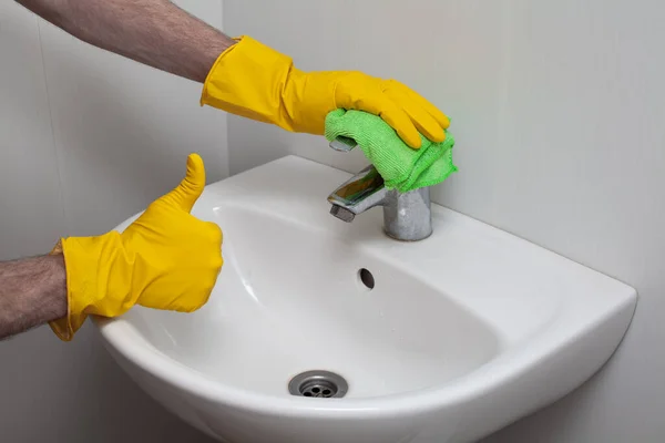 Man Cleaning Sink Faucet Showing Thumb Housekeeping Hygiene Concept — Foto de Stock