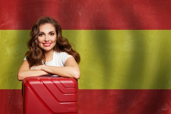 Encanta España Mujer Feliz Con Maleta Roja Sobre Fondo Bandera — Foto de Stock