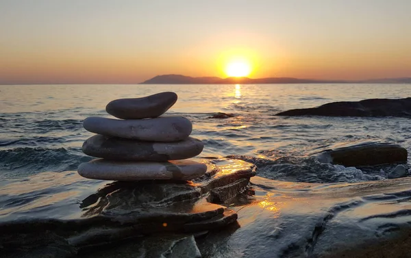 Zen Concept Pebble Balance Beach Sunset Harmony Meditation Zen Stones — ストック写真