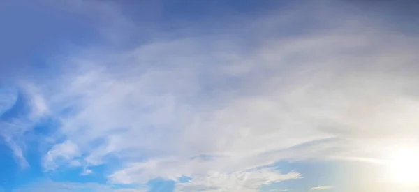Облачно Фоне Неба Пейзаж Белыми Облаками — стоковое фото